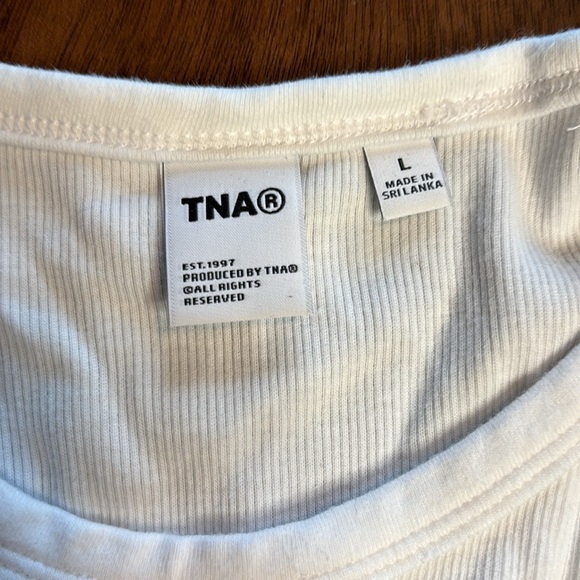 Lot of 2 cropped camis from Aritzia’s TNA - Picture 4 of 8